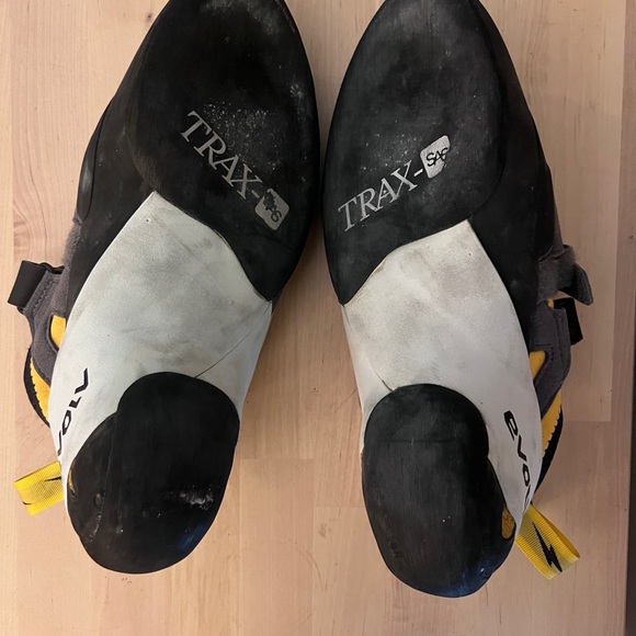 Barely used. Worn about 4-5 times - Picture 2 of 2